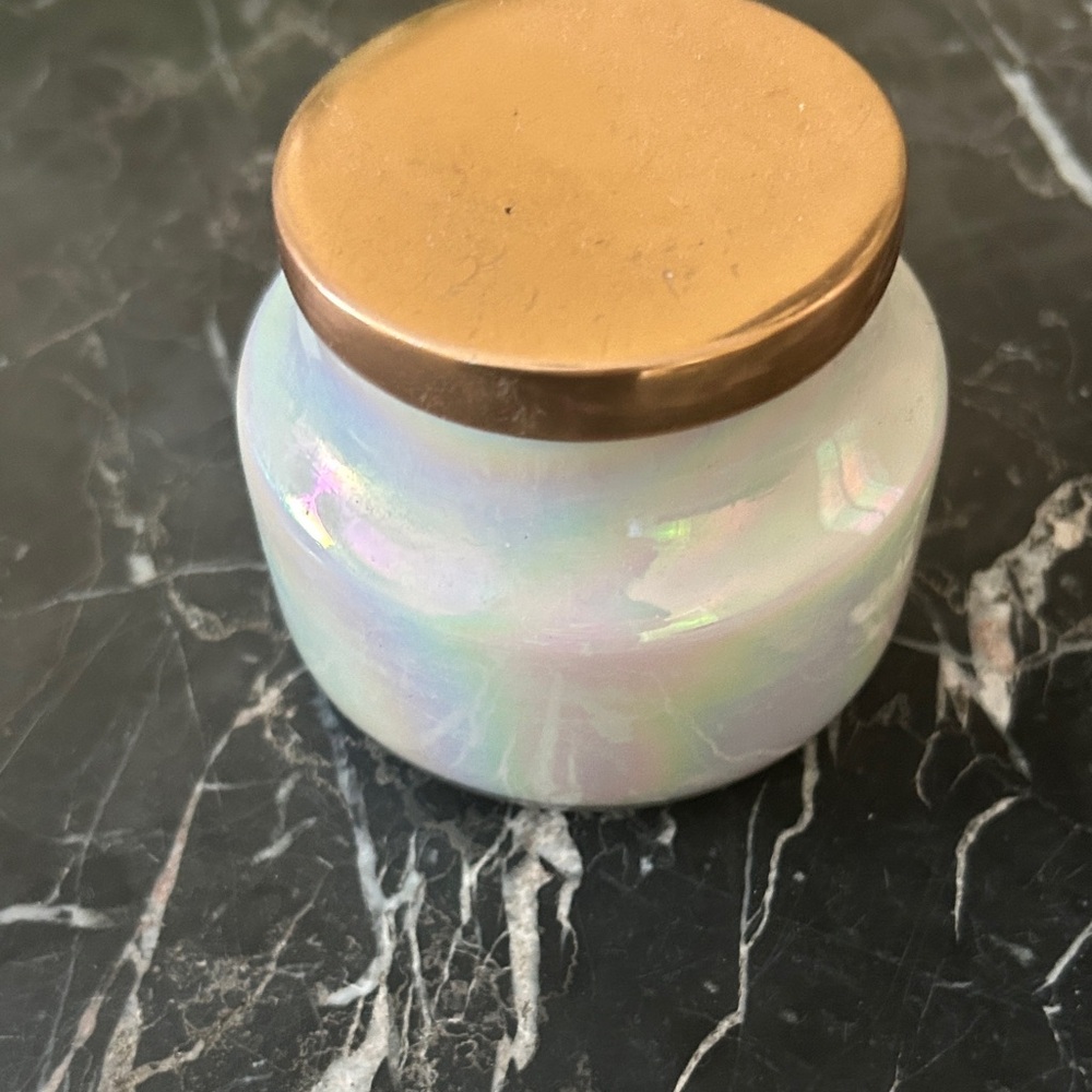 Anthropologie candle nwt
Capri blue volcano